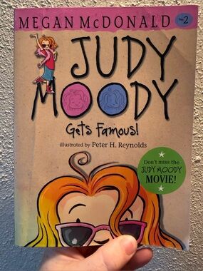 Judy Moody Gets Famous! - Pink Cover Kids Book by